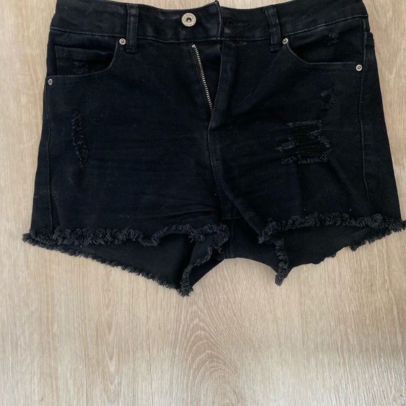 Black demon distressed shorts - Picture 1 of 2